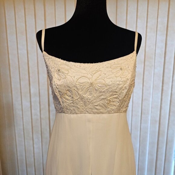 Venus White Wedding Dress 8 - Picture 3 of 7